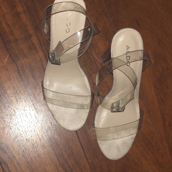 Clear scrappy heels - Picture 3 of 4